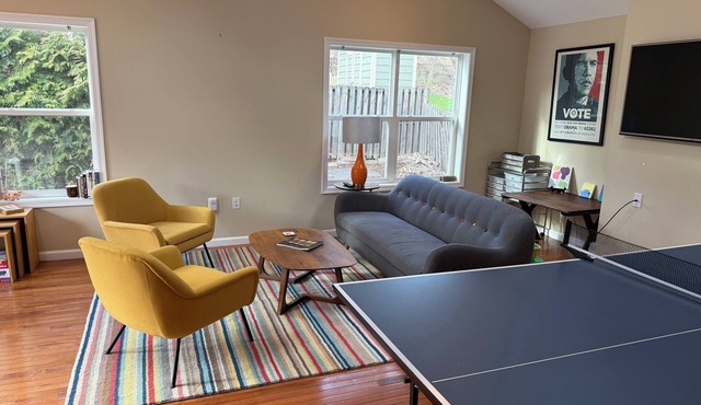 Suite44 - Large Sunny 1-BR Suite w/Backyard+Patio