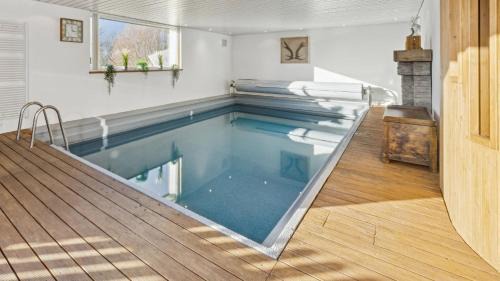 Suite4you Erlen l Privater Pool ganzjährig beheizt & Sauna l 10min zum Bodensee, Parkplatz & WLAN