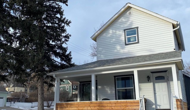 Suites 35 +Up - Victorian Queen