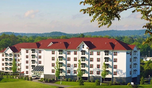 Suites at Hershey 2BR/2BA suite w/fireplace, full kitchen, indoor/outdoor pool