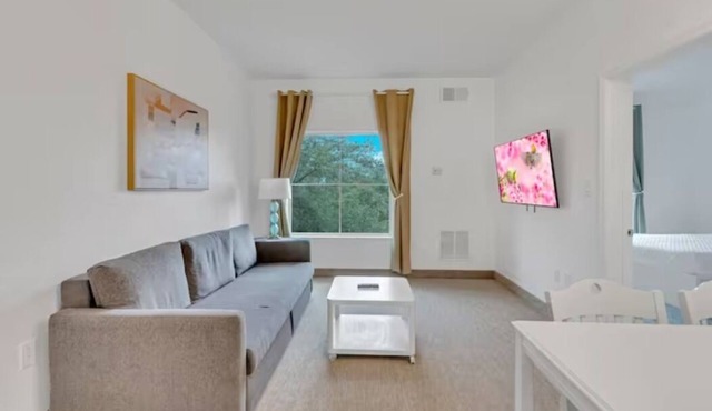 Suites at Lake Buena Vista close Disney Springs with free parking