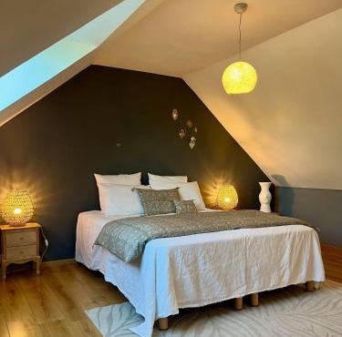SUITES EN PERCHE avec piscine-Proche Mortagne