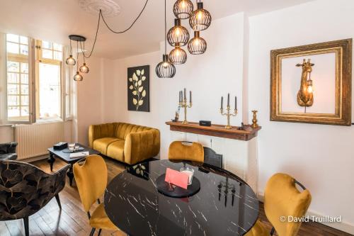 Suites Mana - MAHANA avec VUE SUPERBE sur la Place DUCALE et Parking privé inclus