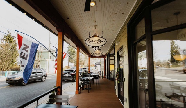 Suites on Main - Unit 4