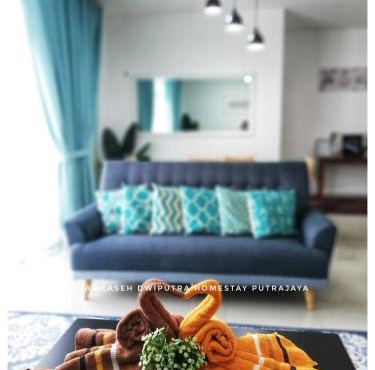 SulamKaseh Dwiputra Homestay Putrajaya With 4 Units AC, 3 Baths, WiFi & Pool View