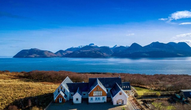 Suleskerry: stunning views, hot tub & games room