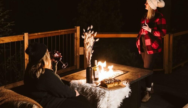 Summar Getaway on Lake Muskoka! Hottub, Canoe, Kayak, BBQ, Patio