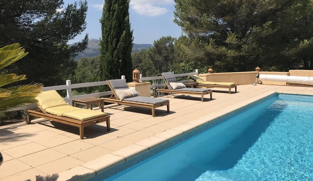 Summer 2024, between hills and calanques, a foretaste of Provence