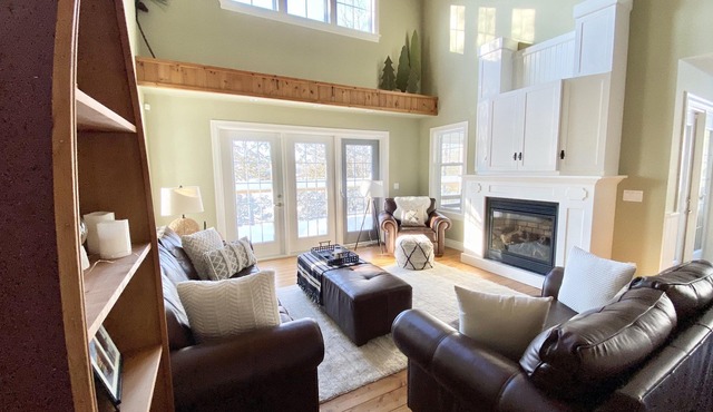 Summer '25! Luxe Four-Season Cottage w/WiFi near Huntsville, Arrowhead ☀️❄️🍂🌷
