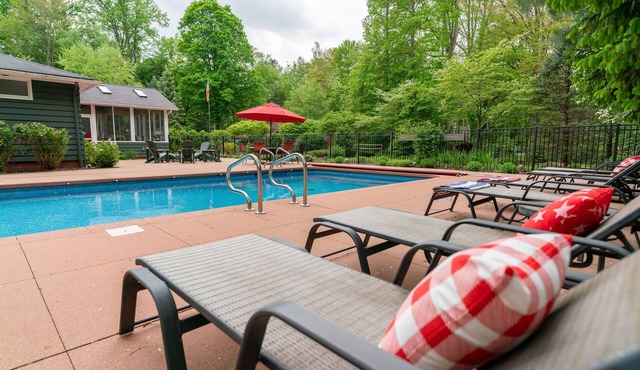Summer 26 Open! Pool, Hot Tub, HUGE Game Room, short walk to Beach!