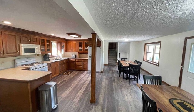 Summer access to pool and mini golf! Spacious lodge for groups, sleeps 12.