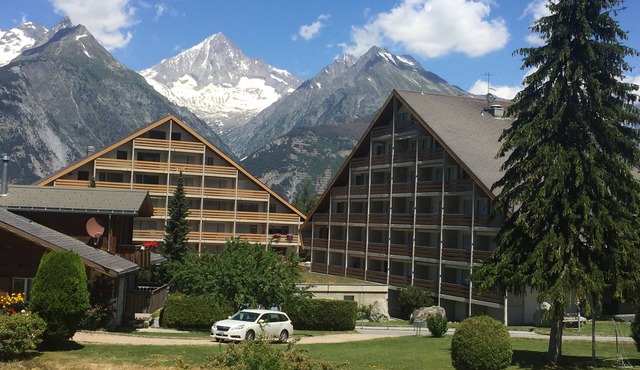 Summer and winter holidays in the Upper Valais near Zermatt and Saas-Fee