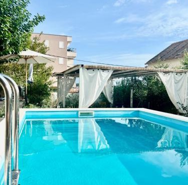 Summer Apartment
