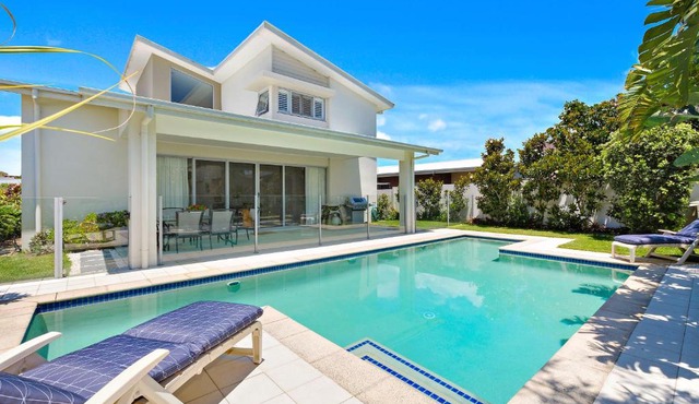 Summer Beach House on Tallows