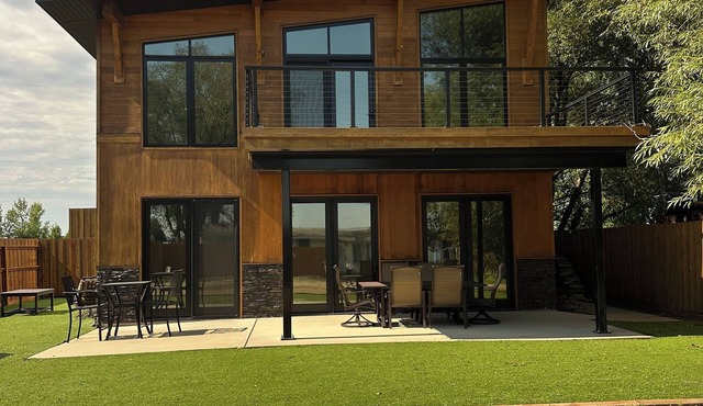 Summer Booking now Available! Lake Escape in NE South Dakota with large garage