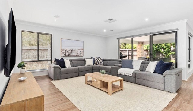 Summer Breeze - 10 mins to Barwon Heads & Torquay