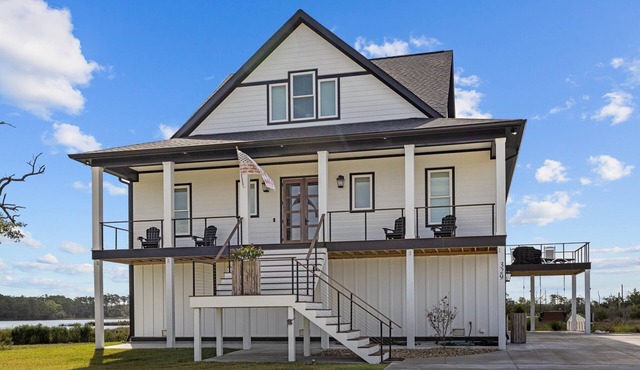 Summer Breeze beach and boaters retreat. Brand new house with tons of activities