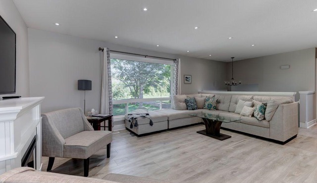 Summer Breeze Lakeside House with Beach Access