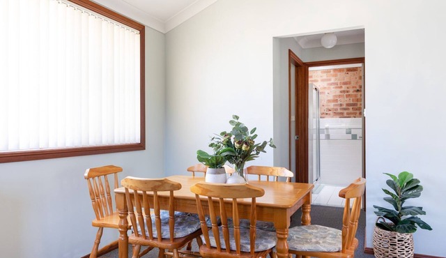 Summer Breeze - Mollymook beach hut only minutes to the beach