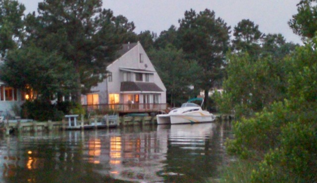 Summer Breeze - Waterfront Cottage For Rent