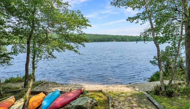 Summer cabin w/Private Beach in Big Bass Lake resort community