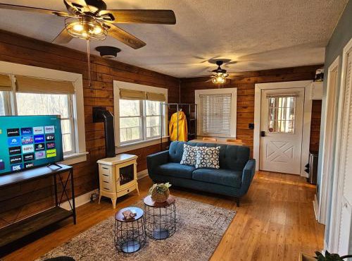Summer Couples Getaway, Hot Tub, 500Mbps WiFi