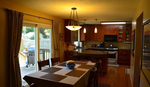 Summer dates available close to Lake MI & downtown! Pool table, Grill & Fire Pit