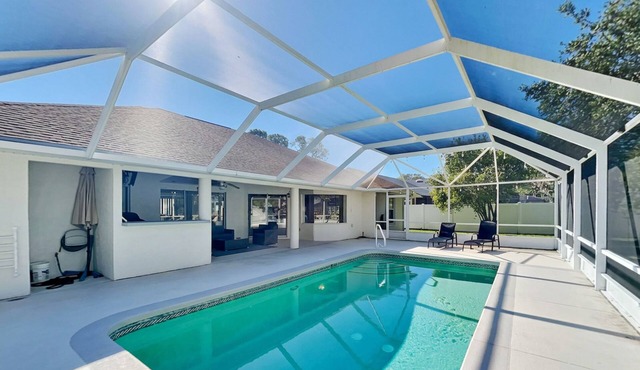 Summer Daze | Pet-Friendly Beach House With Private Pool, Close To the Beach!