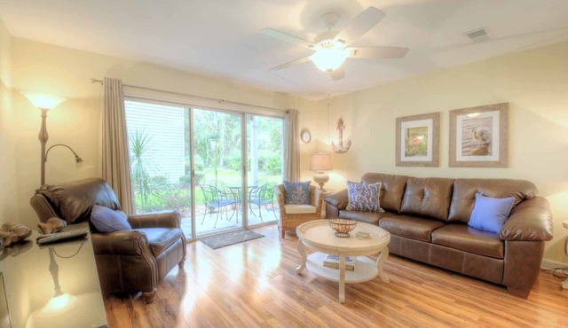 SUMMER DEAL! GROUND FLOOR-CLOSE TO BEACH VILLAGE PIER RESTAURANTS. DOG FRIENDLY!