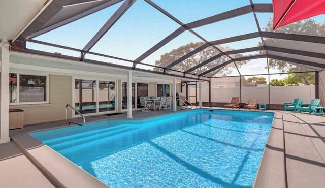Summer Deals!4/3 Mother-in-law Suite~Heated Pool! 5 mins to IMG