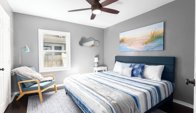 Summer discounts! King Bed, Sleeps 10, Pets ok mini-golf, arcade CLOSE 2 ALL