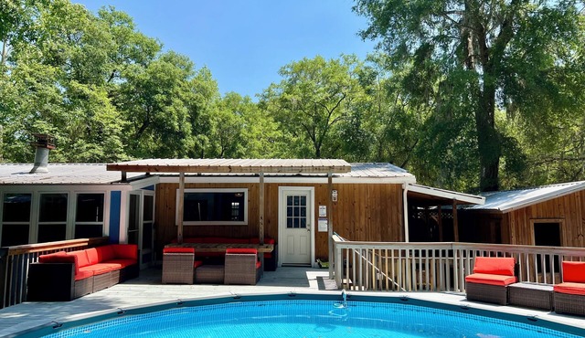 Summer Escape Pool+Hot Tub+Games Home in Keystone Heights, Pet friendly