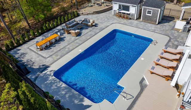 Summer Estate | Pool + Firepit + Family Retreat