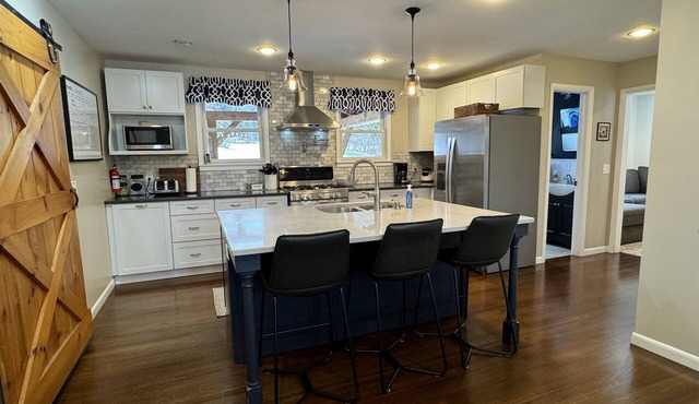 Summer Fever - Modern Farmhouse, watch ASV fireworks from the backyard!