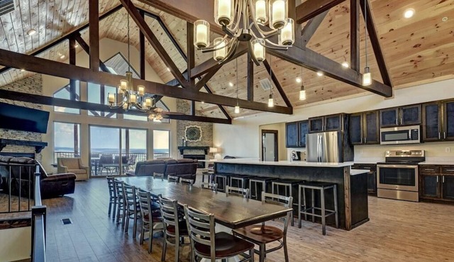 Summer filling up, act soon! Lakeview Lodge w/Million$ View