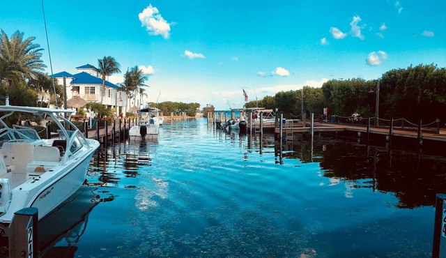 Summer Fun Awaits! Clean and Cozy w TOP FLOOR VIEWS.Your Home Away From Home!