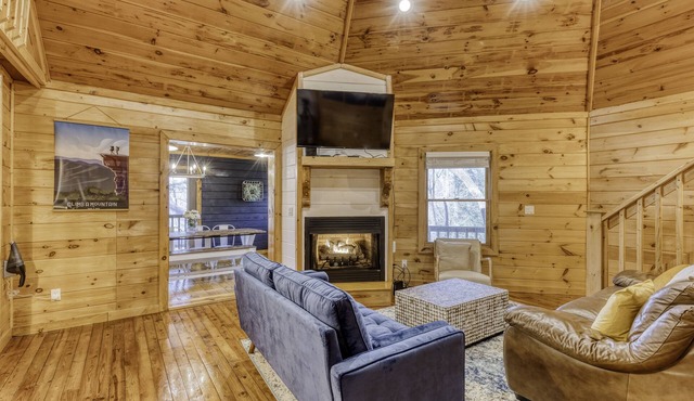 Summer Fun - Creekside- Hot Tub -Prime Fishing Spot-Game Room