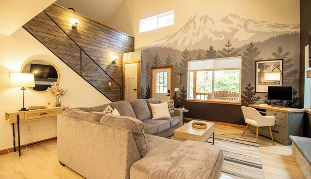 Summer Getaway at Mt Rainier - Sleeps 8 - Hot Tub