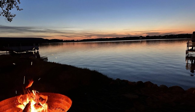 Summer Getaway ☀️ Clean & clear 🧘 Sunset 🌅 Located Pickerel Lake Maine Twp