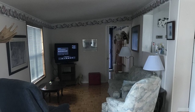 Summer getaway near Lake Simcoe. Golf course across the street with a restaurant