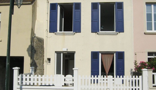 Summer house with 3 main rooms 42m2 with sea view.
