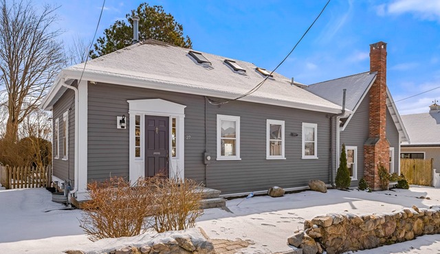 Summer holiday home near beach with foosball table & fenced yard