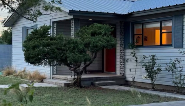 Summer House: 3-bedroom with WiFi, AC in Marfa