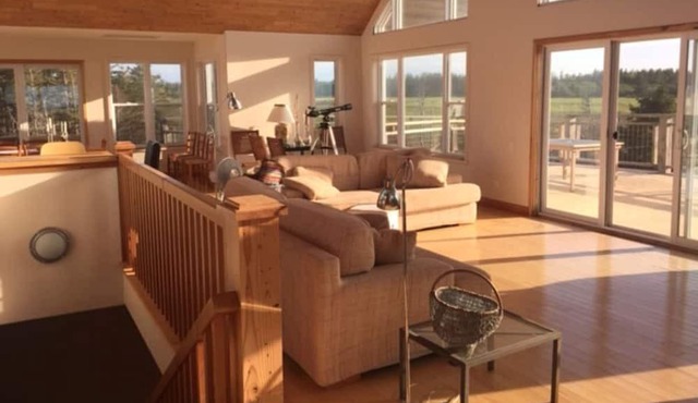 Summer house 400m walk to the beach, PEI permit # 2301261