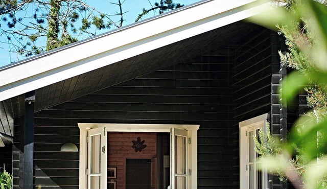 Summer house with fairy-tale garden on Sjælland