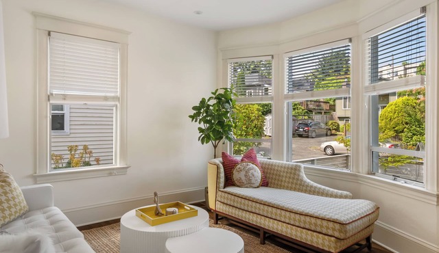 Summer House- Kingbed | workspace | outdoor dining