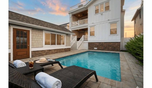 Summer House - Luxury 5BR w/Heated Pool Near Beach