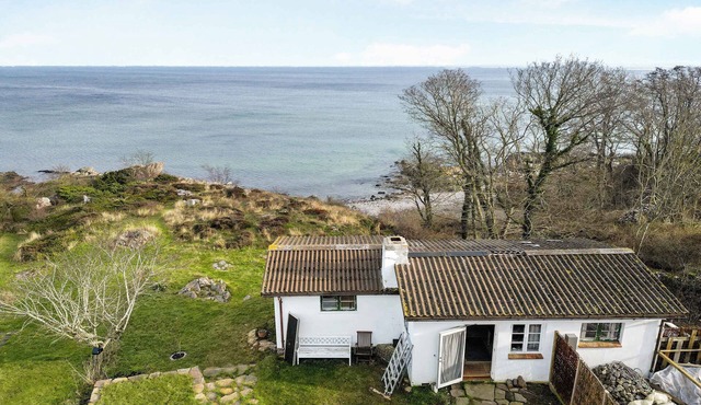 Summer house on Bornholm directly by the sea