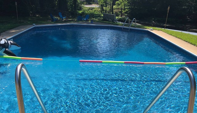 Summer House private pool/lake/large backyard/fire pit