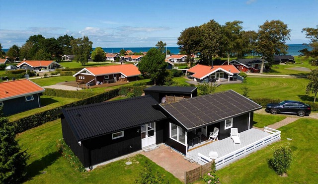 Summer house with 100 m to the sea in North Funen